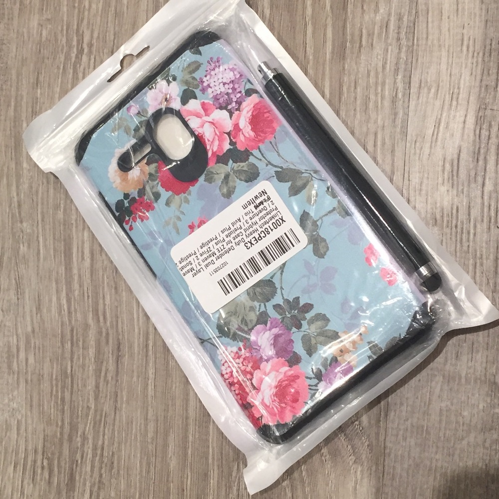New in packaging phone case.